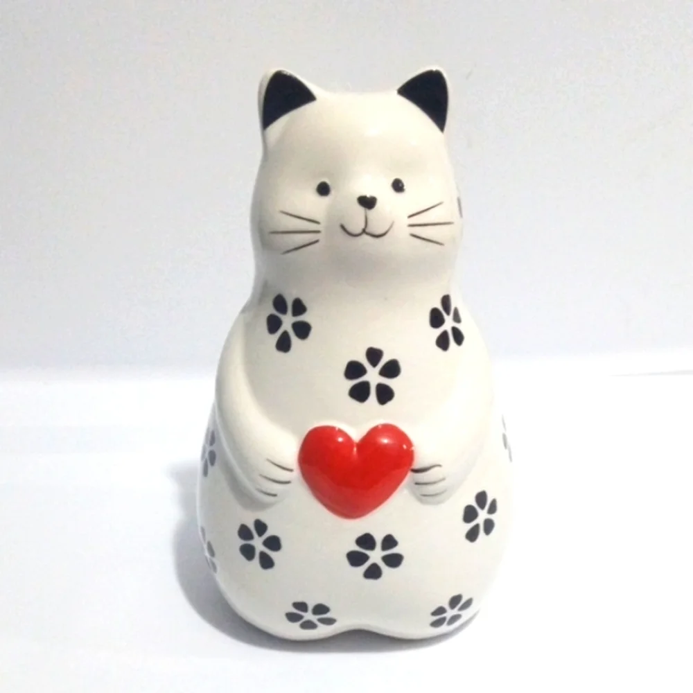 CERAMIC CAT FIGURINE Holding a Red Heart - Home or Office Decor - NWOT